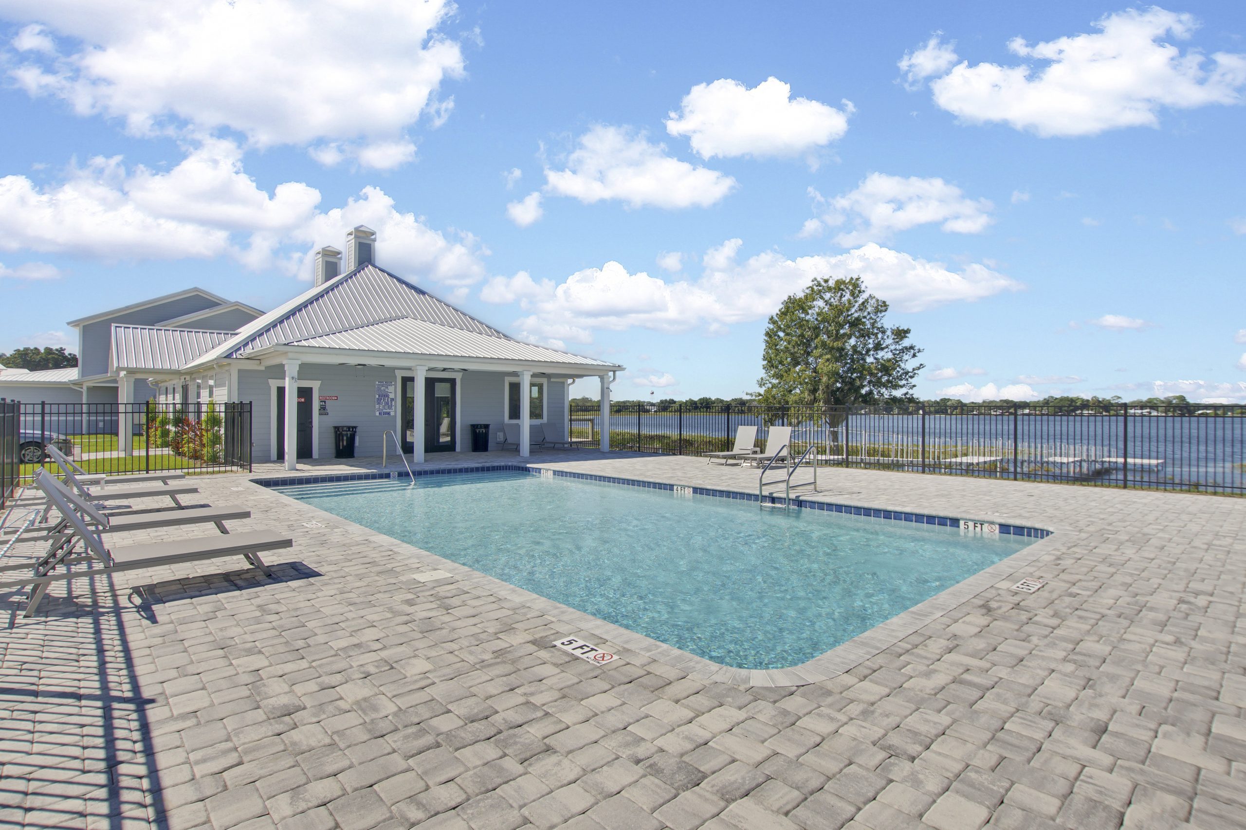 Community-2401-21st-st-nw-winterhaven-009